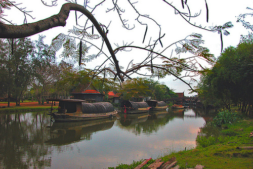 Historic barges in the Mueang Boran park  เรือพระราชพิธี