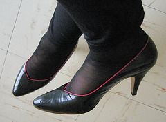 Lady Elido /  Fonteneau make elegant high heels shoes /  Superbes escarpins de marque Fonteneau - Rotation 180 degrés / Upside down creation at 180 degrees.