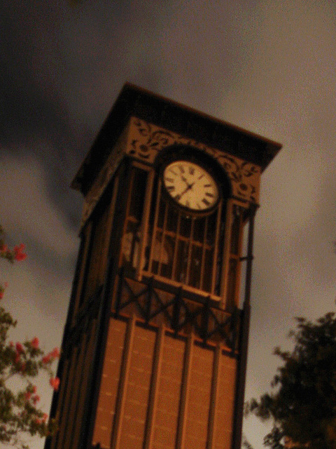 22h35 clock view by the night / San Antonio, Texas. USA - 3 juillet 2010 -Version éclaircie