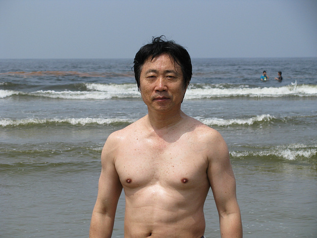 Song stands on Taean-beach in 2009-07태안밧개