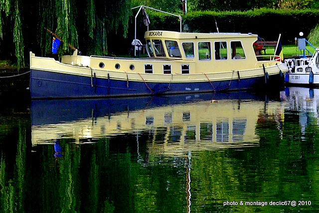 bateau sur l'eau......