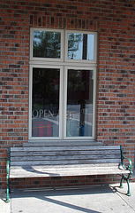 Banc ouvert / Open bench. Berlin, Marylan. USA - 18 juillet 2010.  Recadrage