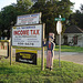 Uncle Sam's income tax sign / Impôt sur le revenu pour Oncle Sam - Jewett, Texas. USA. 6 juillet 2010.