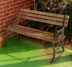 Ricks - Bower funeral home's bench / Banc funéraire - Jewett, Texas. USA / 6 juillet 2010 -  Recadrage