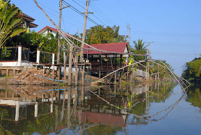 A stately home on Khlong Saen Saeb