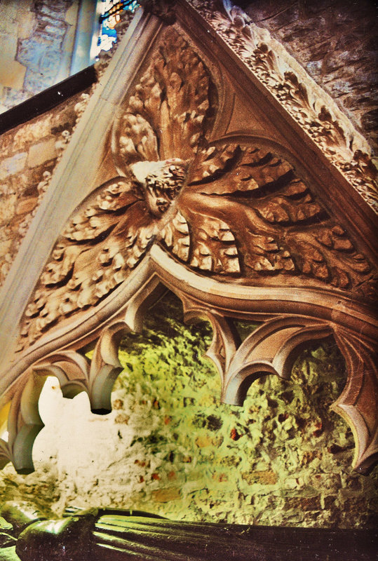 winchelsea church, sussex, c14 north aisle tomb