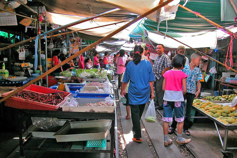 Talad Rom Hoop market in Maeklong