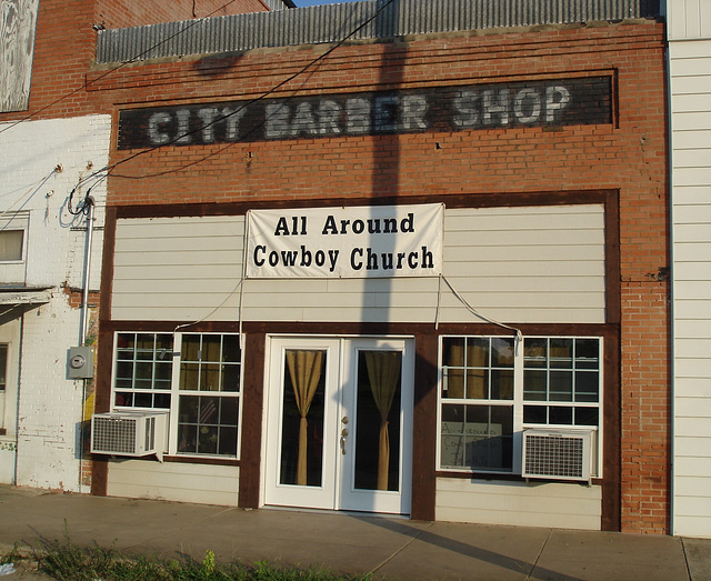 City barber shop - All around cowboy church / Jewett, Texas. USA /  6 juillet 2010.