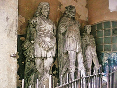 st.dunstan in the west, 1586 statues