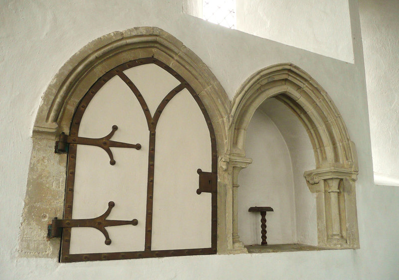 tilty abbey chapel 1220 piscina