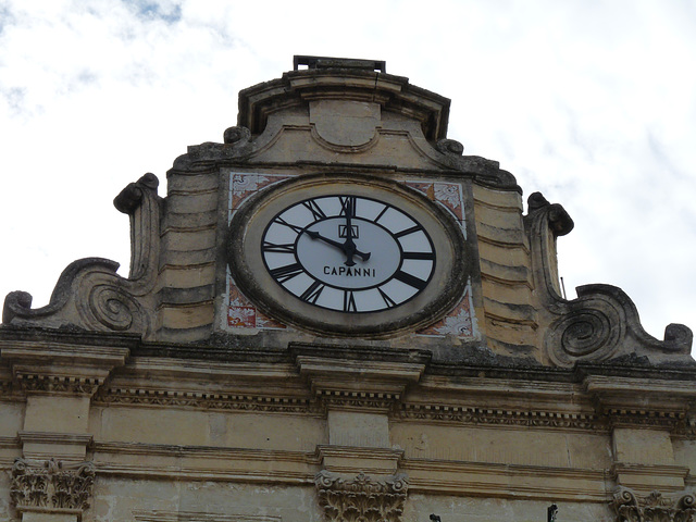 Matera- Capanni Clock, Piazzetta Pascoli