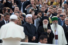 Papo renkontigxas kun cxiuj reprezentantoj de la religioj en Albanio