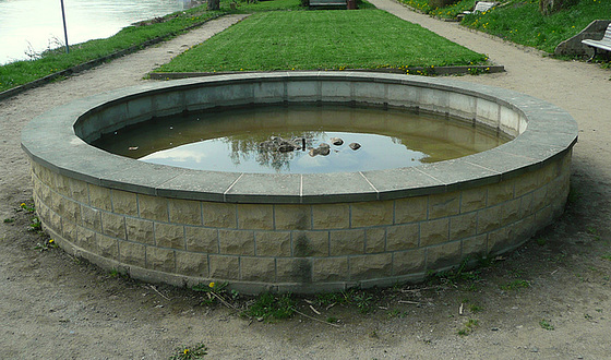 Brunnen bei Wehlen an der Elbe
