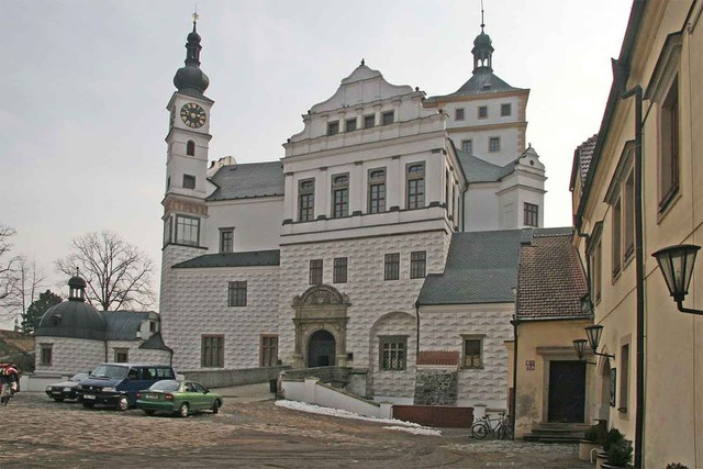 Pardubice  - renesanca kastelo kaj sidejo de Orientbohemia muzeo (http://www.vcm.cz/)