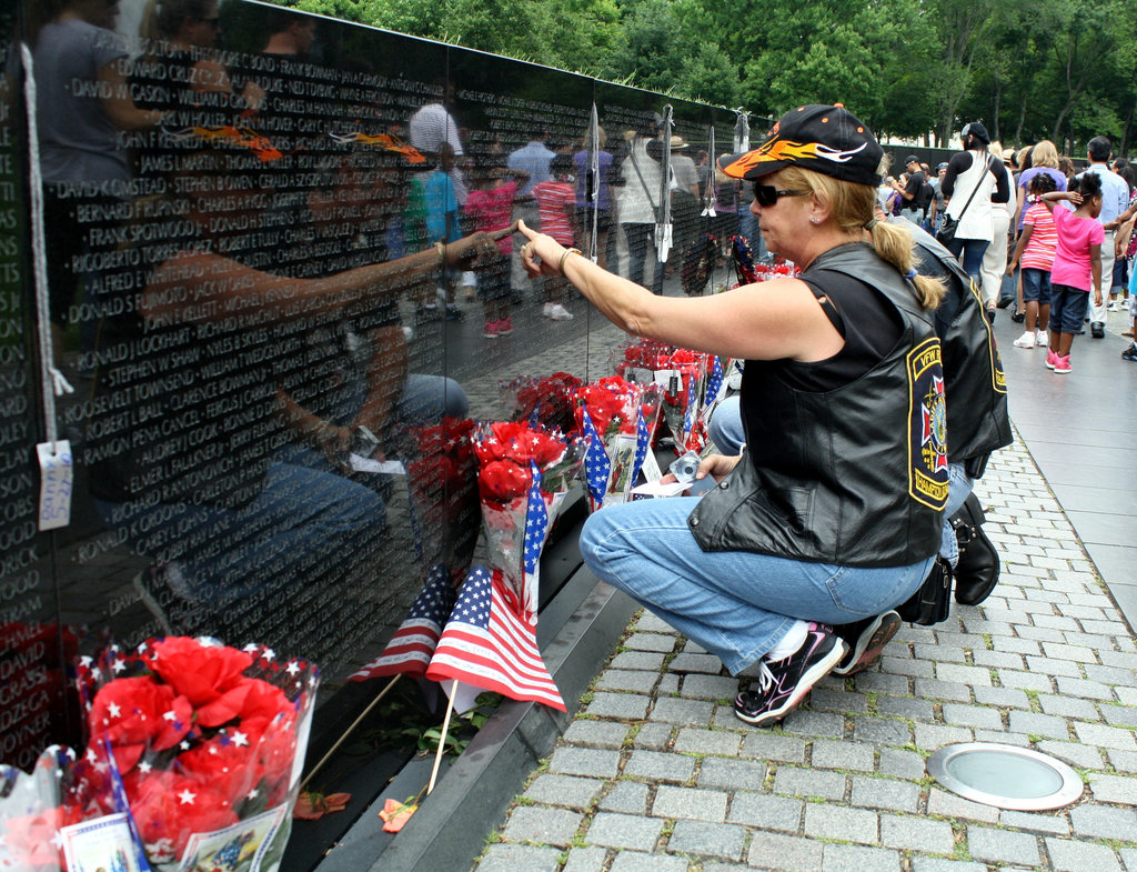 99a.VietnamVeteransMemorial.WDC.29May2010