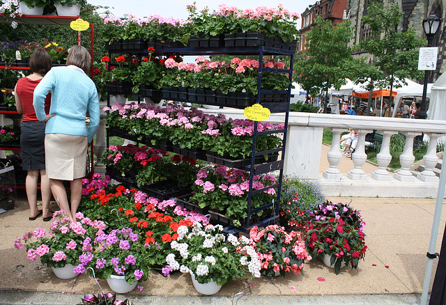 28a.Exhibitors.Flowermart.Baltimore.MD.7May2010