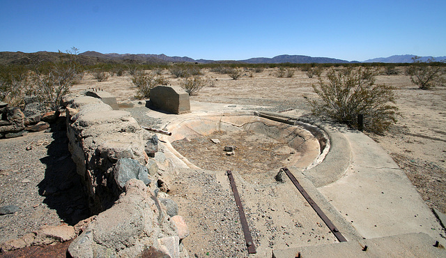 Mission Well on Old Dale Road (0017)
