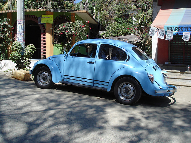 Belle cox bleue / Blue Volkswagen beetle a la mexicana