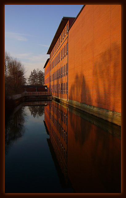 Fabrik am Kanal