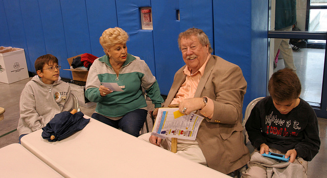 DHS Earthquake Expo - Mayor Parks & Grandkids (9022)