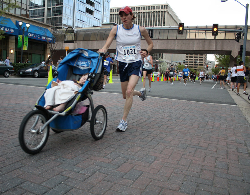 228a.TheRace.5KRun.CrystalDrive.ArlingtonVA.2April2010