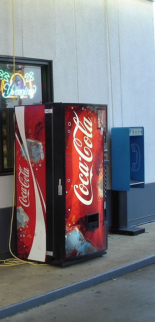 Coca-cola & téléphone / Phone & Coke - Cleveland / Tennessee. USA - 11 juillet 2010