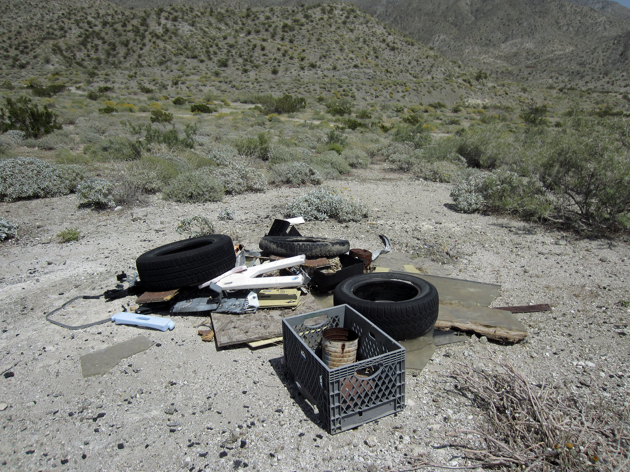 Blind Canyon Trash (0372)