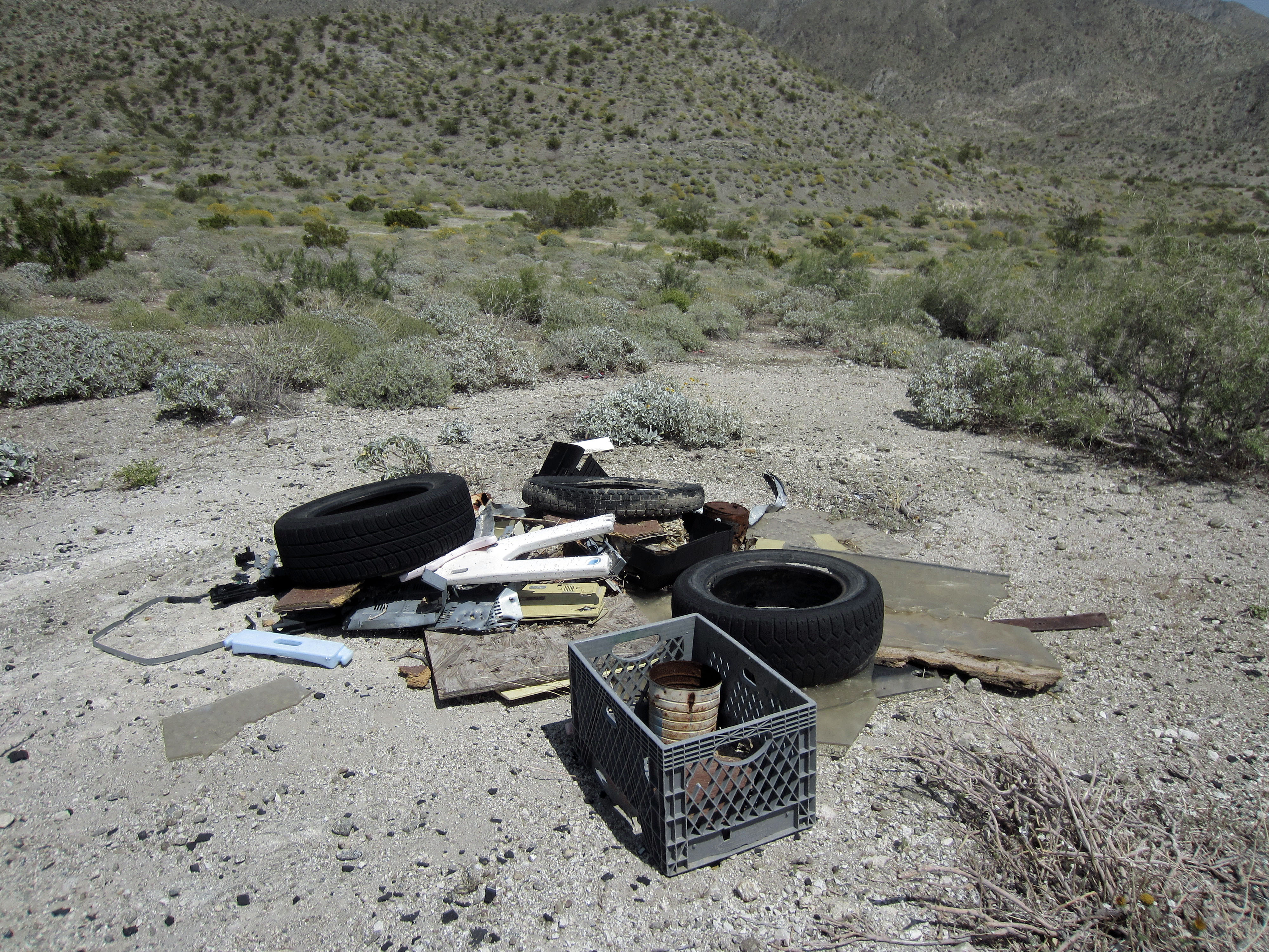 Blind Canyon Trash (0372)