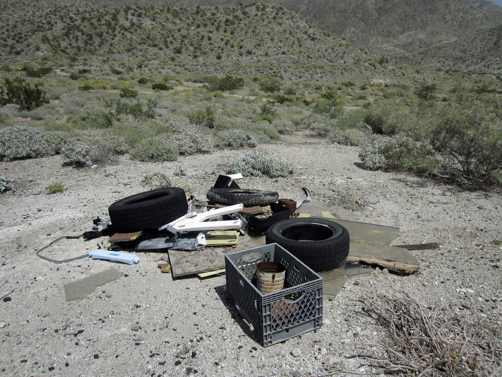 Blind Canyon Trash (0372)