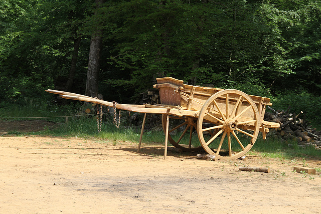 Une des charrettes - Guédelon - 2011