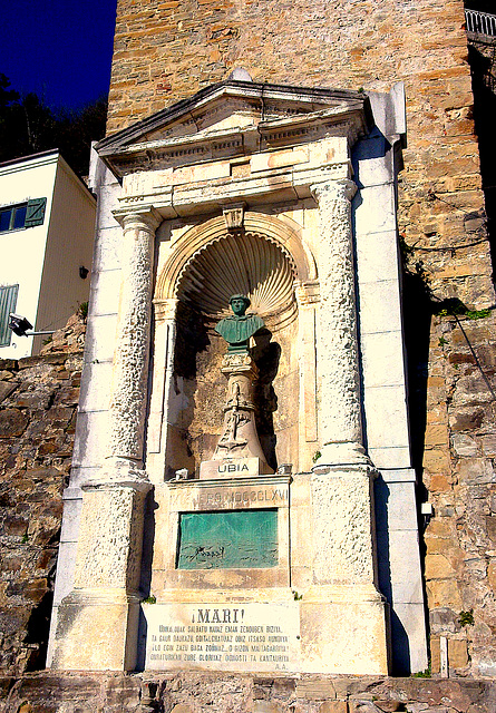 San Sebastián: hornacina en el puerto.