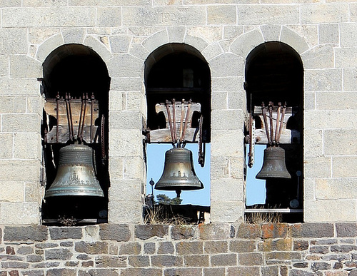 les trois cloches- Présailles