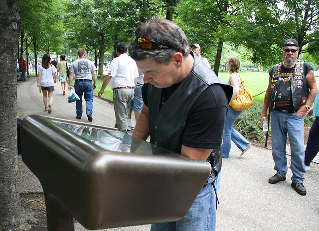 49a.VietnamVeteransMemorial.WDC.29May2010