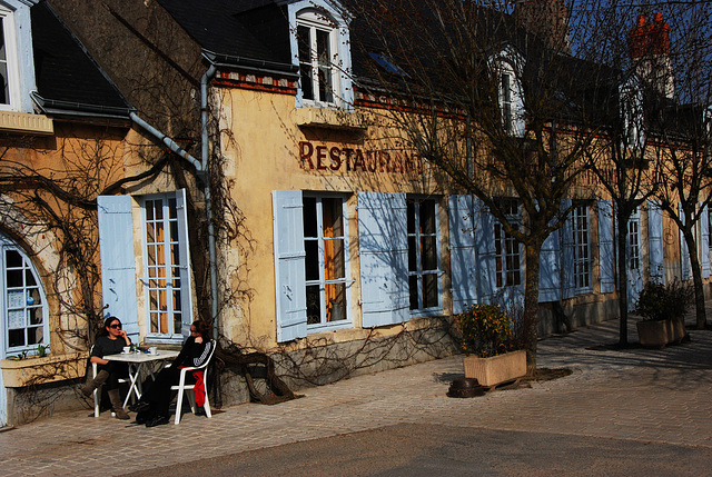 Douce oisiveté à la terrasse d'un café