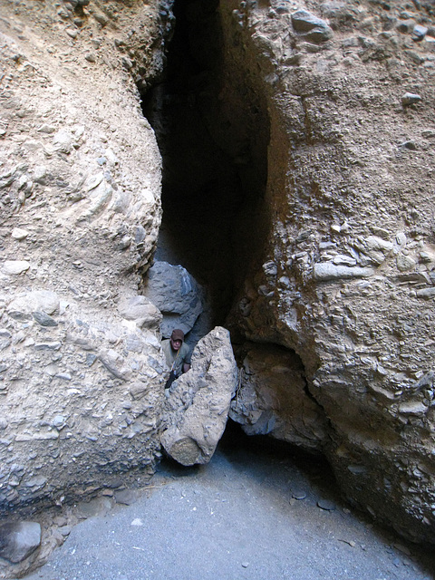 Great Outdoors Hike To The Grottos In Mecca Hills - Grotto #1 (6382)