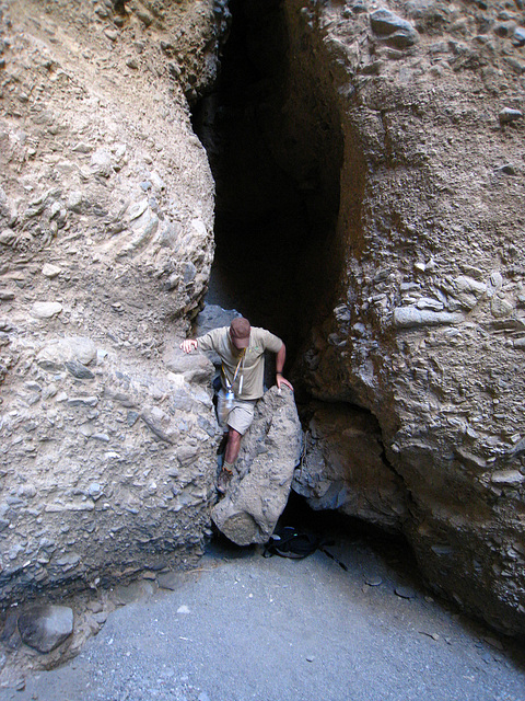 Great Outdoors Hike To The Grottos In Mecca Hills - Grotto #1 (6383)