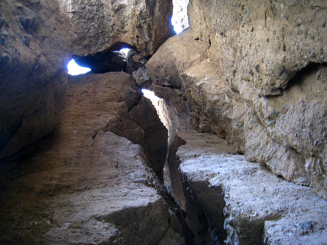 Great Outdoors Hike To The Grottos In Mecca Hills - Grotto #1 (6390)