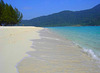 Jolie plage de sable blanc