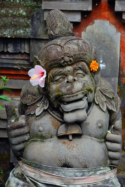 Statue as the temple guard