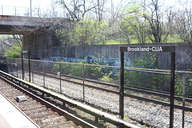 42.GraffitiTagging.WMATA.BrooklandCUA.NE.WDC.6April2011