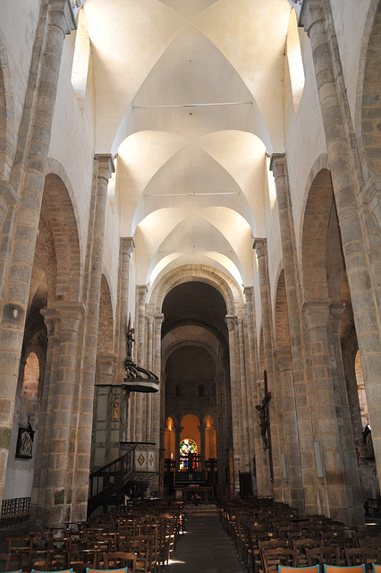 Nef de l'abbatiale de Chambon-sur-Voueize