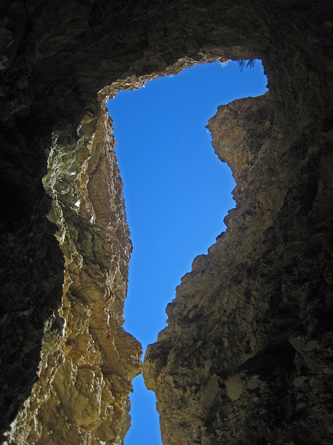 Mecca Hills Looking Up (1407)