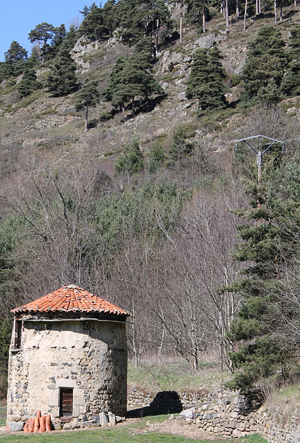 Vieux fenil ...ou pigeonnier ?