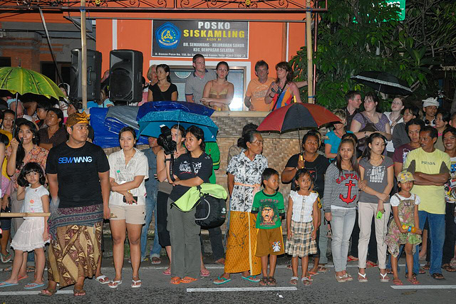 Audience at the other road side