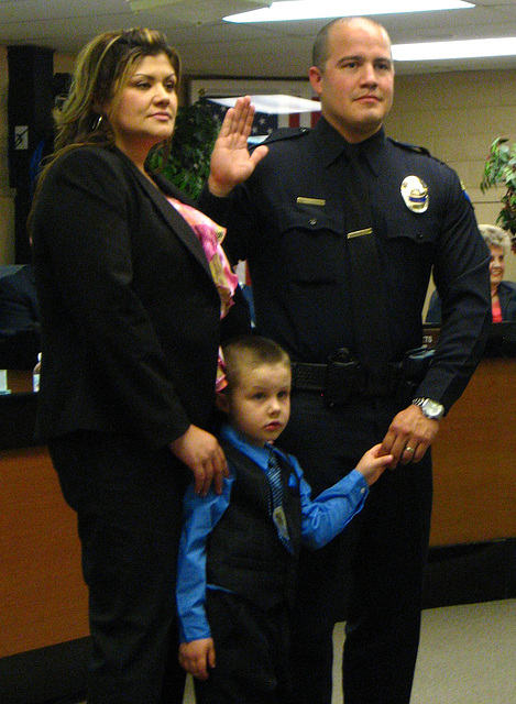 Officer Matthew Gomez and family (1721)