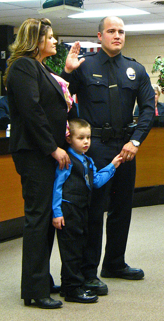 Officer Matthew Gomez and family (1722)