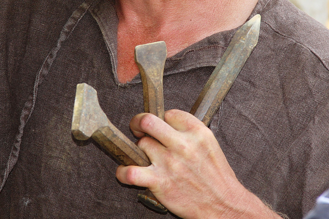 Les outils des tailleurs de pierre - Guédelon - 2011