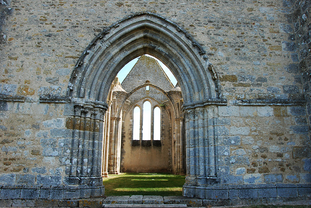 Eglise Saint-Lubin  . XIIIe siècle