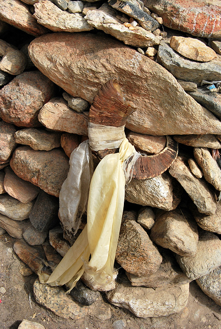 Prayer flag, horn and mani stones