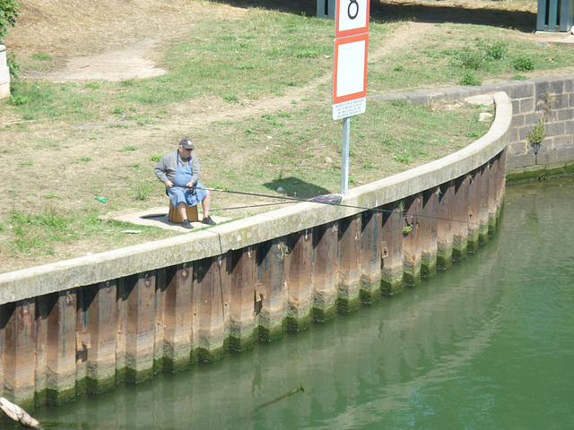 Agde .....Le pêcheur